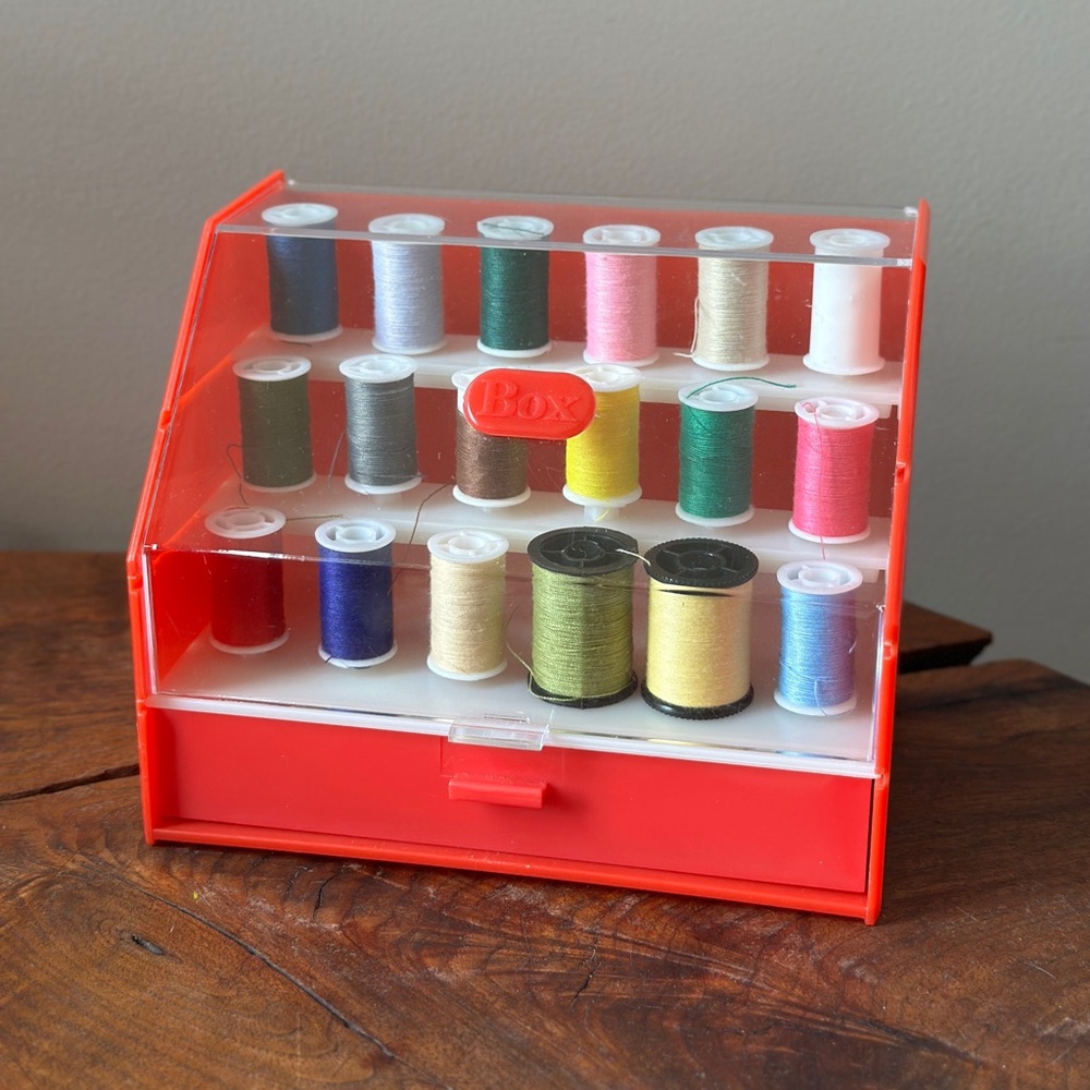 Vintage Sewing Box Crafts Storage Thread Sewing Accessories Organizer Box Red - Picture 2 of 6